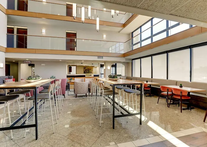 Drury Inn & Suites Marion